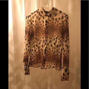 ABS Schwartz-Tag removed. Sheer leopard patterned top. Accentuated collar/cuffs.